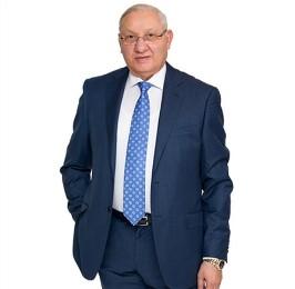 Dr. Essam Sakr
